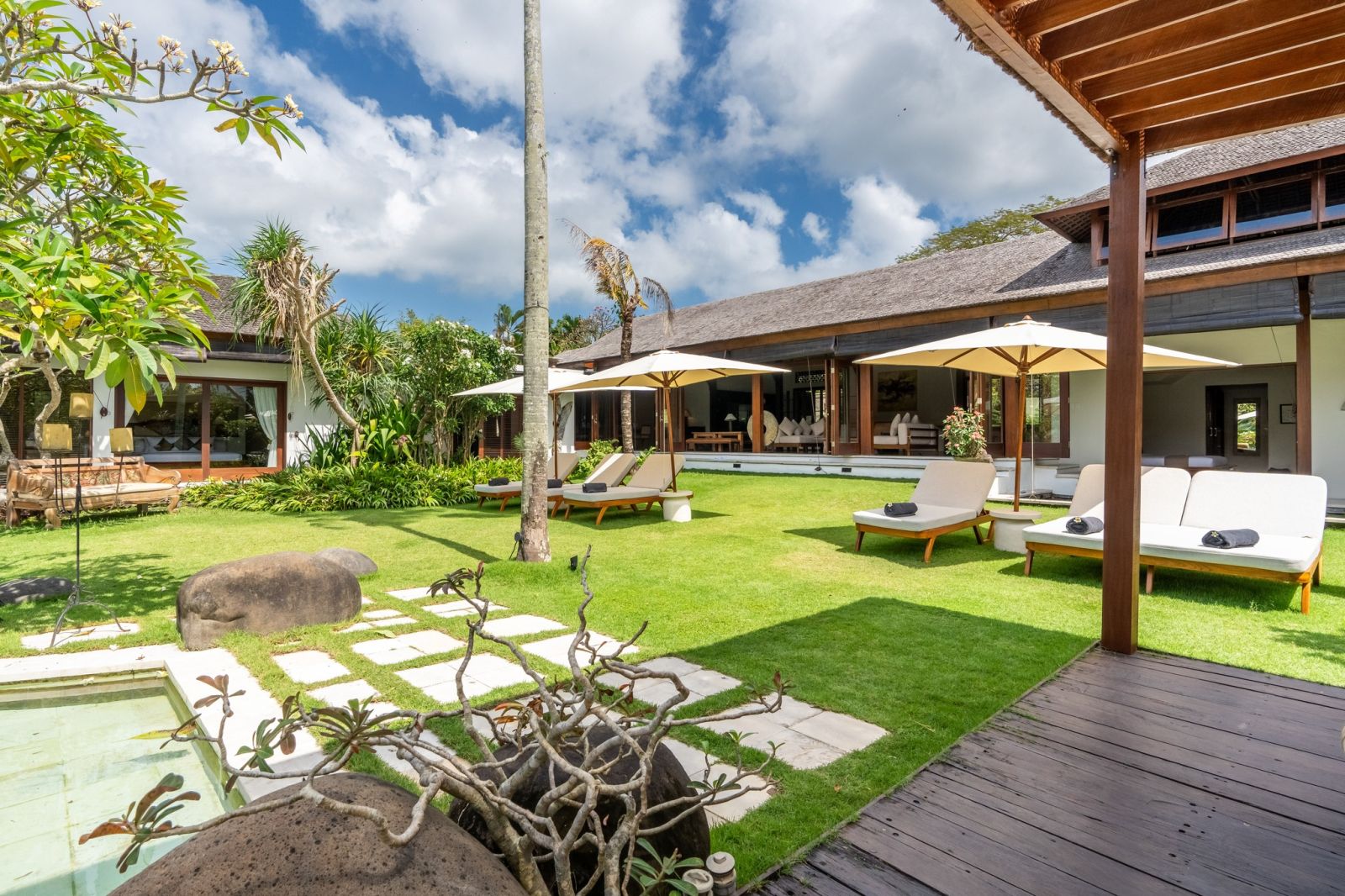 BALINESE ARCHITECTURE VILLA